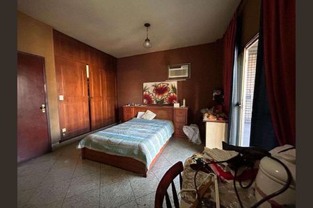 Casa à venda com 303m², 4 quartos e 4 vagas