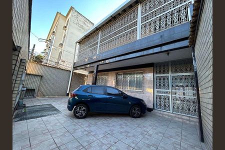 Casa à venda com 303m², 4 quartos e 4 vagas