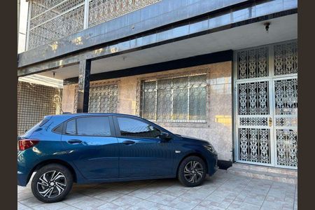 Casa à venda com 303m², 4 quartos e 4 vagas