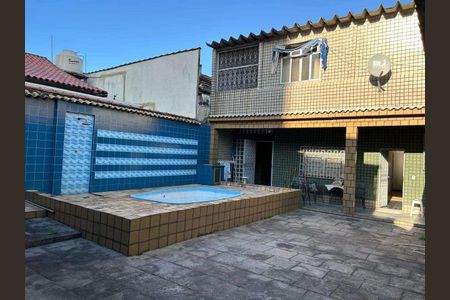 Casa à venda com 303m², 4 quartos e 4 vagas