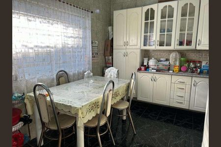 Casa à venda com 303m², 4 quartos e 4 vagas