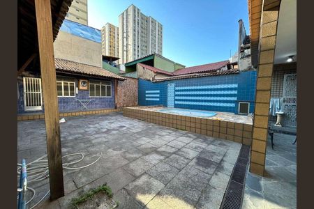 Casa à venda com 303m², 4 quartos e 4 vagas