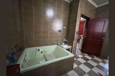 Casa à venda com 303m², 4 quartos e 4 vagas