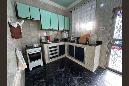 Casa à venda com 303m², 4 quartos e 4 vagas