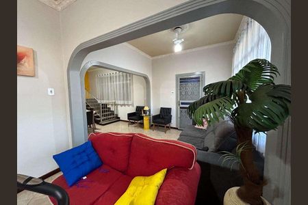 Casa à venda com 303m², 4 quartos e 4 vagas