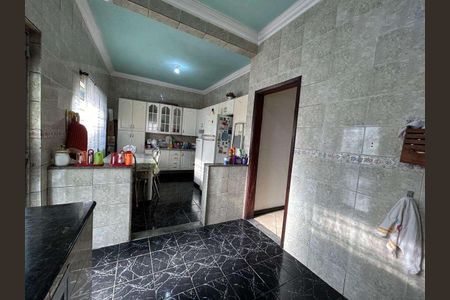 Casa à venda com 303m², 4 quartos e 4 vagas