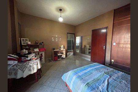 Casa à venda com 303m², 4 quartos e 4 vagas