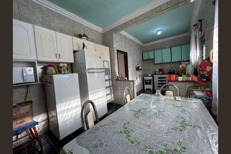 Casa à venda com 303m², 4 quartos e 4 vagas