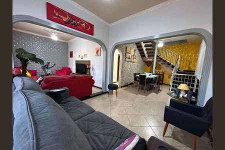 Casa à venda com 303m², 4 quartos e 4 vagas