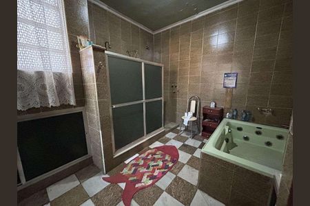 Casa à venda com 303m², 4 quartos e 4 vagas