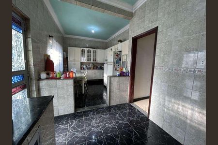 Casa à venda com 303m², 4 quartos e 4 vagas