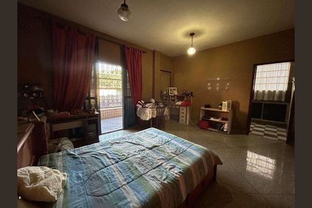 Casa à venda com 303m², 4 quartos e 4 vagas