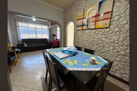 Casa à venda com 303m², 4 quartos e 4 vagas