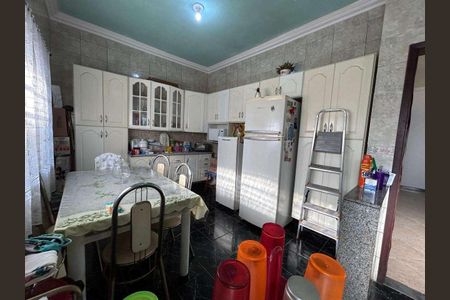 Casa à venda com 303m², 4 quartos e 4 vagas