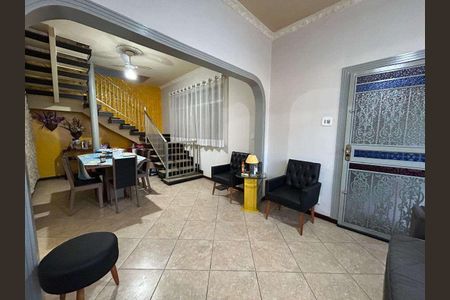 Casa à venda com 303m², 4 quartos e 4 vagas