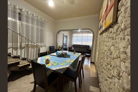 Casa à venda com 303m², 4 quartos e 4 vagas