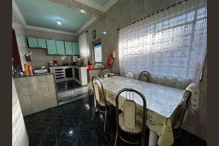 Casa à venda com 303m², 4 quartos e 4 vagas