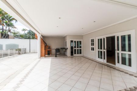 Casa de condomínio para alugar com 560m², 4 quartos e 6 vagas Casa de condomínio para alugar com 560m², 4 quartos e 6 vagasVaranda