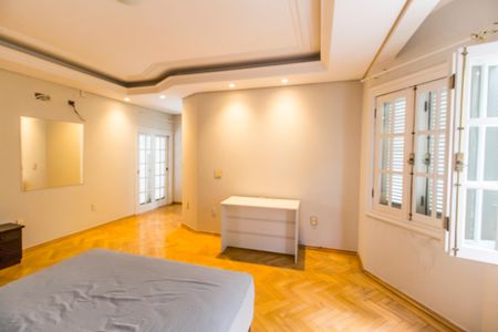 Casa de condomínio para alugar com 560m², 4 quartos e 6 vagas Casa de condomínio para alugar com 560m², 4 quartos e 6 vagasSuíte master