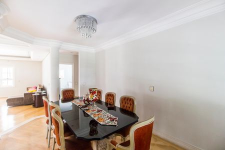 Casa de condomínio para alugar com 560m², 4 quartos e 6 vagas Casa de condomínio para alugar com 560m², 4 quartos e 6 vagasSala de Jantar