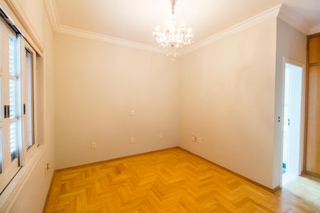 Casa de condomínio para alugar com 560m², 4 quartos e 6 vagas Casa de condomínio para alugar com 560m², 4 quartos e 6 vagasSuíte 5