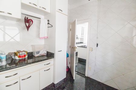 Casa de condomínio para alugar com 560m², 4 quartos e 6 vagas Casa de condomínio para alugar com 560m², 4 quartos e 6 vagasÁrea de Serviço