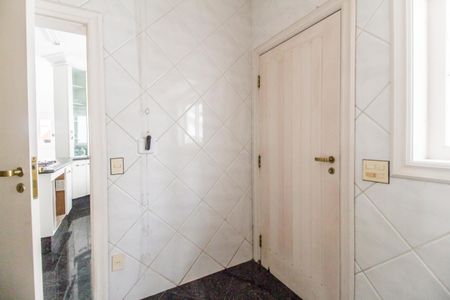 Casa de condomínio para alugar com 560m², 4 quartos e 6 vagas Casa de condomínio para alugar com 560m², 4 quartos e 6 vagasÁrea de Serviço