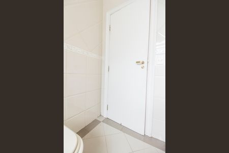 Casa de condomínio para alugar com 560m², 4 quartos e 6 vagas Casa de condomínio para alugar com 560m², 4 quartos e 6 vagasBanheiro da Suíte 2