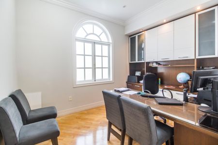 Casa de condomínio para alugar com 560m², 4 quartos e 6 vagas Casa de condomínio para alugar com 560m², 4 quartos e 6 vagasEscritório