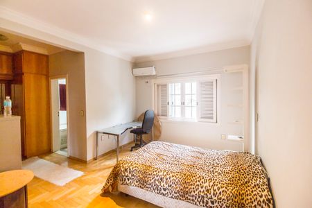 Casa de condomínio para alugar com 560m², 4 quartos e 6 vagas Casa de condomínio para alugar com 560m², 4 quartos e 6 vagasSuíte 3