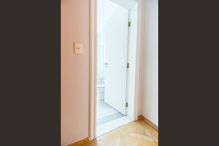 Casa de condomínio para alugar com 560m², 4 quartos e 6 vagas Casa de condomínio para alugar com 560m², 4 quartos e 6 vagasCloset da suíte 2