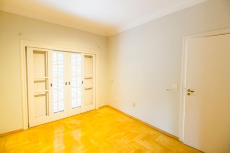 Casa de condomínio para alugar com 560m², 4 quartos e 6 vagas Casa de condomínio para alugar com 560m², 4 quartos e 6 vagasSuíte 4