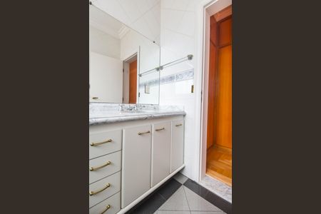 Casa de condomínio para alugar com 560m², 4 quartos e 6 vagas Casa de condomínio para alugar com 560m², 4 quartos e 6 vagasBanheiro da Suíte 5