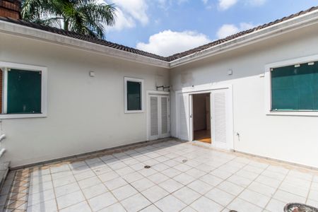 Casa de condomínio para alugar com 560m², 4 quartos e 6 vagas Casa de condomínio para alugar com 560m², 4 quartos e 6 vagasVaranda