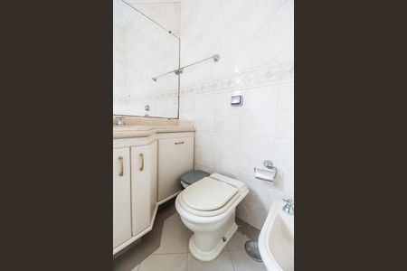 Casa de condomínio para alugar com 560m², 4 quartos e 6 vagas Casa de condomínio para alugar com 560m², 4 quartos e 6 vagasBanheiro da Suíte 3