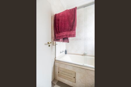 Casa de condomínio para alugar com 560m², 4 quartos e 6 vagas Casa de condomínio para alugar com 560m², 4 quartos e 6 vagasBanheiro da Suíte 3