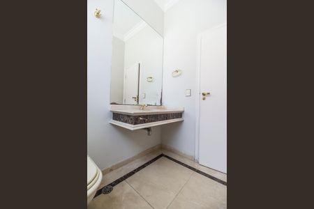 Casa de condomínio para alugar com 560m², 4 quartos e 6 vagas Casa de condomínio para alugar com 560m², 4 quartos e 6 vagasLavabo