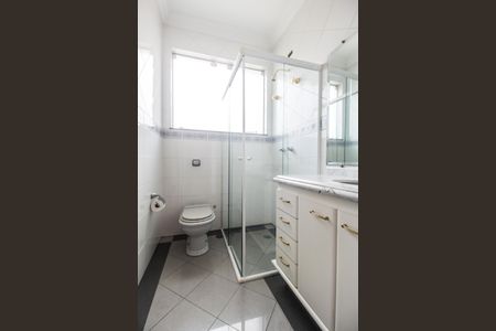 Casa de condomínio para alugar com 560m², 4 quartos e 6 vagas Casa de condomínio para alugar com 560m², 4 quartos e 6 vagasBanheiro da Suíte 5