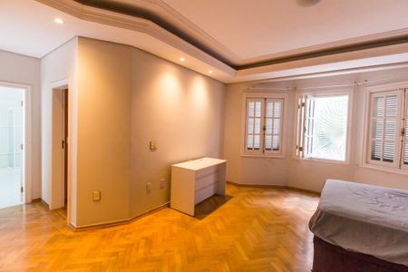 Casa de condomínio para alugar com 560m², 4 quartos e 6 vagas Casa de condomínio para alugar com 560m², 4 quartos e 6 vagasSuíte master