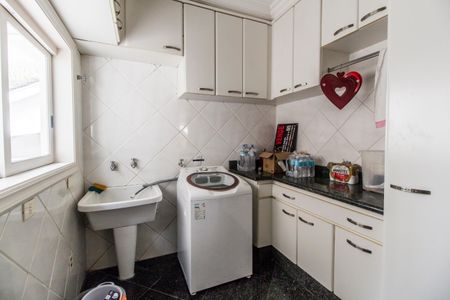 Casa de condomínio para alugar com 560m², 4 quartos e 6 vagas Casa de condomínio para alugar com 560m², 4 quartos e 6 vagasÁrea de Serviço