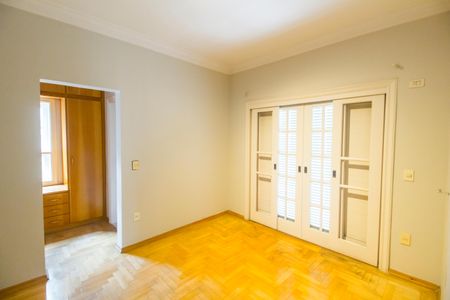 Casa de condomínio para alugar com 560m², 4 quartos e 6 vagas Casa de condomínio para alugar com 560m², 4 quartos e 6 vagasSuíte 4