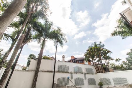 Casa de condomínio para alugar com 560m², 4 quartos e 6 vagas Casa de condomínio para alugar com 560m², 4 quartos e 6 vagasVista