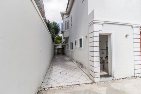 Casa de condomínio para alugar com 560m², 4 quartos e 6 vagas Casa de condomínio para alugar com 560m², 4 quartos e 6 vagasCorredor