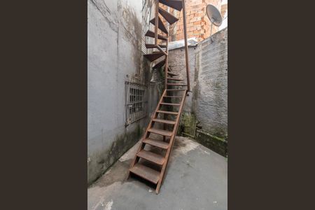 Casa à venda com 55m², 1 quarto e sem vaga Casa à venda com 55m², 1 quarto e sem vagaEscada