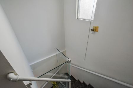 Casa à venda com 84m², 3 quartos e 3 vagas Casa à venda com 84m², 3 quartos e 3 vagasEscada