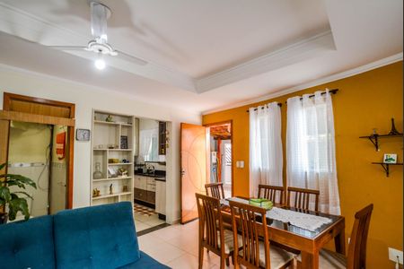 Casa à venda com 84m², 3 quartos e 3 vagas Casa à venda com 84m², 3 quartos e 3 vagasSala