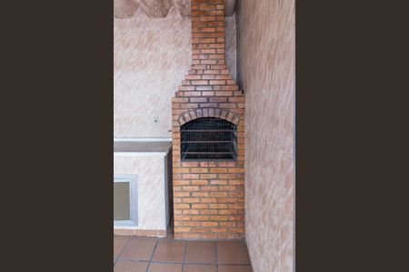 Casa à venda com 296m², 4 quartos e 2 vagas Casa à venda com 296m², 4 quartos e 2 vagasSalão coberto do terraço - Churrasqueira