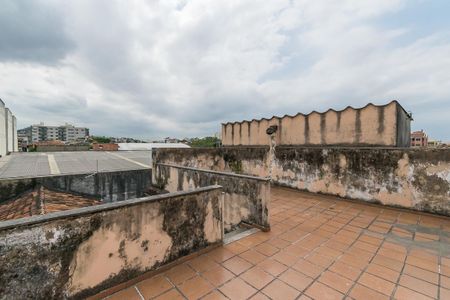 Casa à venda com 296m², 4 quartos e 2 vagas Casa à venda com 296m², 4 quartos e 2 vagasTerraço