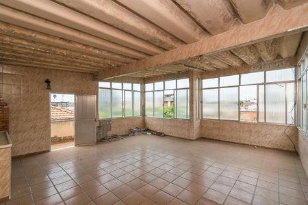 Casa à venda com 296m², 4 quartos e 2 vagas Casa à venda com 296m², 4 quartos e 2 vagasSalão coberto do terraço
