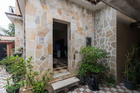 Casa à venda com 296m², 4 quartos e 2 vagas Casa à venda com 296m², 4 quartos e 2 vagasVaranda e garagem